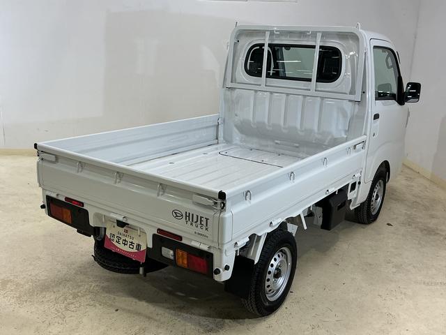 ハイゼットトラック スタンダード　ワンオーナー　４ＷＤ　ＣＶＴ車　ラジオデッキ　ワンオーナー　４ＷＤ　ＣＶＴ車　ラジオデッキ　リアコーナーセンサー　３方開　オートライト　横滑り防止装置　アイドリングストップ　スペアキー有り　マニュアルエアコン　１２Ｖ電源ソケット　バッテリーカバー（24枚目）
