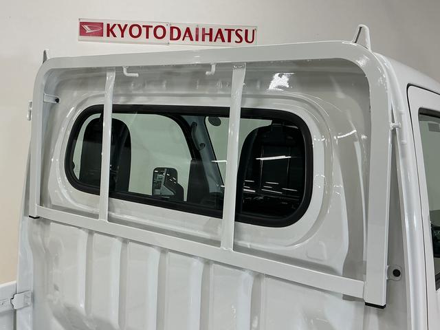 ハイゼットトラック スタンダード　ワンオーナー　４ＷＤ　ＣＶＴ車　ラジオデッキ　ワンオーナー　４ＷＤ　ＣＶＴ車　ラジオデッキ　リアコーナーセンサー　３方開　オートライト　横滑り防止装置　アイドリングストップ　スペアキー有り　マニュアルエアコン　１２Ｖ電源ソケット　バッテリーカバー（30枚目）