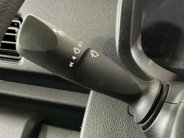 ハイゼットトラック スタンダード　ワンオーナー　４ＷＤ　ＣＶＴ車　ラジオデッキ　ワンオーナー　４ＷＤ　ＣＶＴ車　ラジオデッキ　リアコーナーセンサー　３方開　オートライト　横滑り防止装置　アイドリングストップ　スペアキー有り　マニュアルエアコン　１２Ｖ電源ソケット　バッテリーカバー（37枚目）