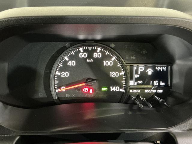 ハイゼットトラック スタンダード　ワンオーナー　４ＷＤ　ＣＶＴ車　ラジオデッキ　ワンオーナー　４ＷＤ　ＣＶＴ車　ラジオデッキ　リアコーナーセンサー　３方開　オートライト　横滑り防止装置　アイドリングストップ　スペアキー有り　マニュアルエアコン　１２Ｖ電源ソケット　バッテリーカバー（39枚目）