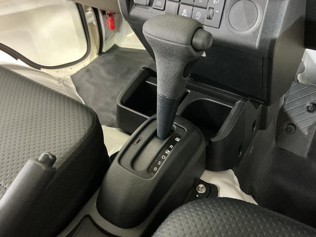 ハイゼットトラック スタンダード　ワンオーナー　４ＷＤ　ＣＶＴ車　ラジオデッキ　ワンオーナー　４ＷＤ　ＣＶＴ車　ラジオデッキ　リアコーナーセンサー　３方開　オートライト　横滑り防止装置　アイドリングストップ　スペアキー有り　マニュアルエアコン　１２Ｖ電源ソケット　バッテリーカバー（43枚目）