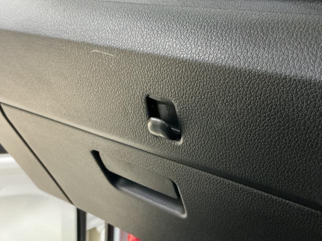 ハイゼットトラック スタンダード　ワンオーナー　４ＷＤ　ＣＶＴ車　ラジオデッキ　ワンオーナー　４ＷＤ　ＣＶＴ車　ラジオデッキ　リアコーナーセンサー　３方開　オートライト　横滑り防止装置　アイドリングストップ　スペアキー有り　マニュアルエアコン　１２Ｖ電源ソケット　バッテリーカバー（49枚目）