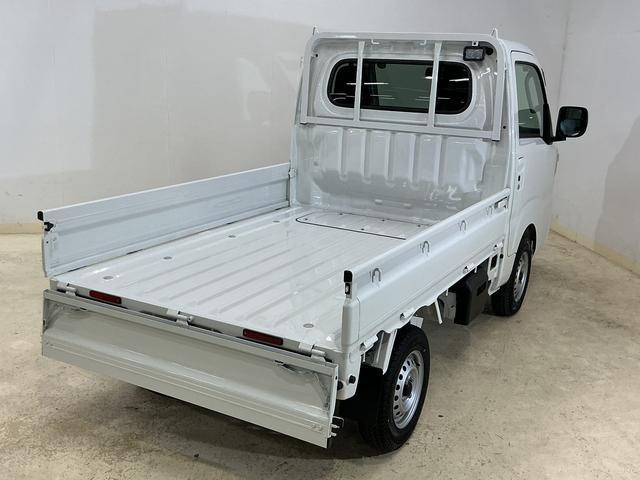 ハイゼットトラック ＥＸＴ　ワンオーナー　４ＷＤ　ＣＶＴ車　リアコーナーセンサー　ワンオーナー　４ＷＤ　ＣＶＴ車　リアコーナーセンサー　オートマチックハイビーム　３方開　荷台作業灯　オートライト　横滑り防止装置　スマアシ　アイドリングストップ　プッシュスタート　スマートキー（24枚目）