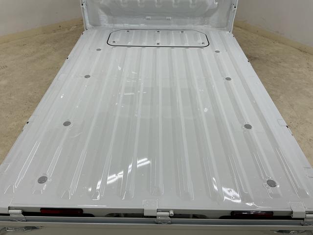 ハイゼットトラック ＥＸＴ　ワンオーナー　４ＷＤ　ＣＶＴ車　リアコーナーセンサー　ワンオーナー　４ＷＤ　ＣＶＴ車　リアコーナーセンサー　オートマチックハイビーム　３方開　荷台作業灯　オートライト　横滑り防止装置　スマアシ　アイドリングストップ　プッシュスタート　スマートキー（26枚目）