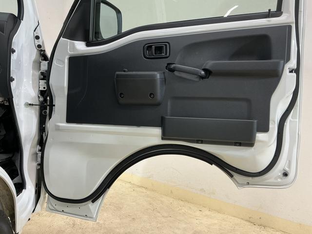 ハイゼットトラック ＥＸＴ　ワンオーナー　４ＷＤ　ＣＶＴ車　リアコーナーセンサー　ワンオーナー　４ＷＤ　ＣＶＴ車　リアコーナーセンサー　オートマチックハイビーム　３方開　荷台作業灯　オートライト　横滑り防止装置　スマアシ　アイドリングストップ　プッシュスタート　スマートキー（34枚目）