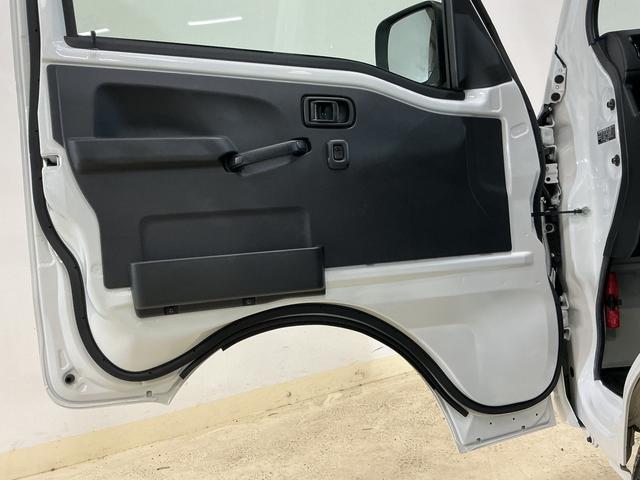 ハイゼットトラック ＥＸＴ　ワンオーナー　４ＷＤ　ＣＶＴ車　リアコーナーセンサー　ワンオーナー　４ＷＤ　ＣＶＴ車　リアコーナーセンサー　オートマチックハイビーム　３方開　荷台作業灯　オートライト　横滑り防止装置　スマアシ　アイドリングストップ　プッシュスタート　スマートキー（35枚目）