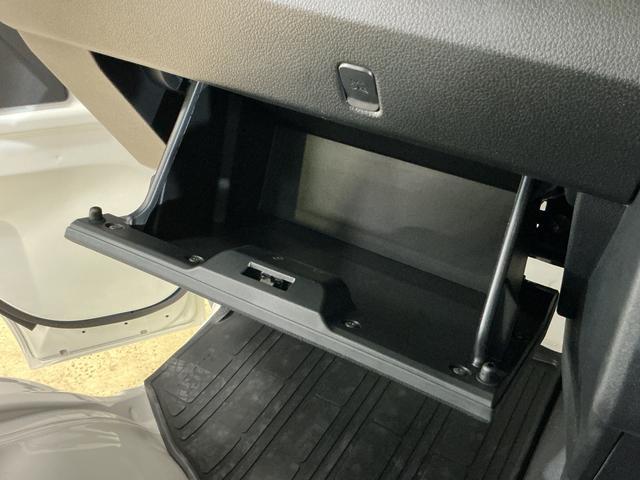 ハイゼットトラック ＥＸＴ　ワンオーナー　４ＷＤ　ＣＶＴ車　リアコーナーセンサー　ワンオーナー　４ＷＤ　ＣＶＴ車　リアコーナーセンサー　オートマチックハイビーム　３方開　荷台作業灯　オートライト　横滑り防止装置　スマアシ　アイドリングストップ　プッシュスタート　スマートキー（48枚目）