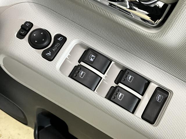 ムーヴキャンバス ストライプスＧ　届出済み未使用車　バックカメラ　届出済み未使用車　バックカメラ　両側電動スライドドア　前席シートヒーター　前後コーナーセンサー　電子パーキング　オートブレーキホールド　オートマチックハイビーム　ホットカップホルダー（40枚目）