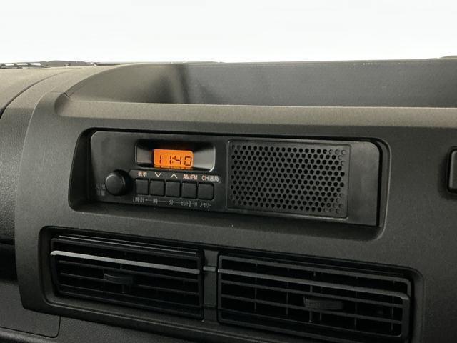 ハイゼットトラック スタンダード　ワンオーナー　４ＷＤ　ＣＶＴ車　ラジオデッキ　ワンオーナー　切替式４ＷＤ　ＣＶＴ車　ラジオデッキ　コーナーセンサー　３方開　オートライト　スペアキー　横滑り防止装置　アイドリングストップ　スマートアシスト　１２Ｖ電源ソケット　マニュアルエアコン（3枚目）