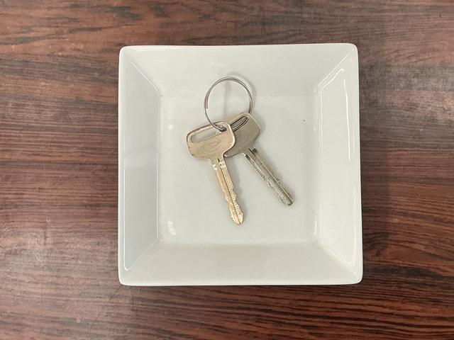 ハイゼットトラック スタンダード　ワンオーナー　４ＷＤ　ＣＶＴ車　ラジオデッキ　ワンオーナー　切替式４ＷＤ　ＣＶＴ車　ラジオデッキ　コーナーセンサー　３方開　オートライト　スペアキー　横滑り防止装置　アイドリングストップ　スマートアシスト　１２Ｖ電源ソケット　マニュアルエアコン（7枚目）