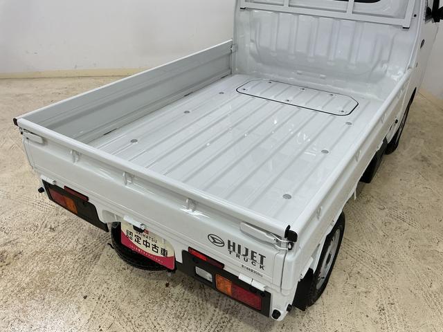 ハイゼットトラック スタンダード　ワンオーナー　４ＷＤ　ＣＶＴ車　ラジオデッキ　ワンオーナー　切替式４ＷＤ　ＣＶＴ車　ラジオデッキ　コーナーセンサー　３方開　オートライト　スペアキー　横滑り防止装置　アイドリングストップ　スマートアシスト　１２Ｖ電源ソケット　マニュアルエアコン（8枚目）