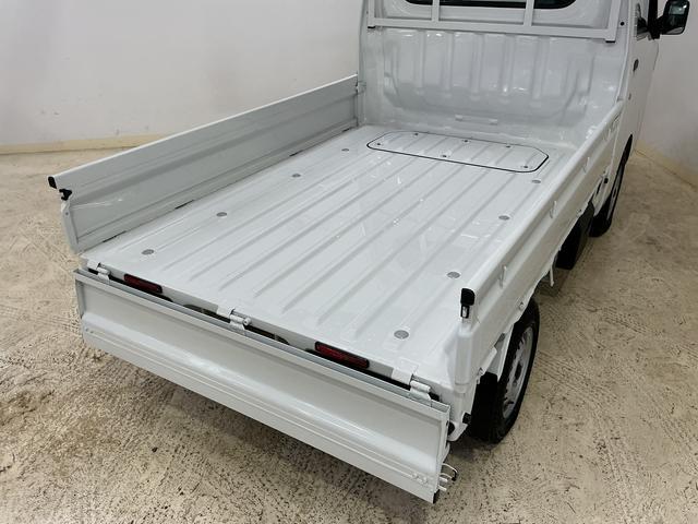 ハイゼットトラック スタンダード　ワンオーナー　４ＷＤ　ＣＶＴ車　ラジオデッキ　ワンオーナー　切替式４ＷＤ　ＣＶＴ車　ラジオデッキ　コーナーセンサー　３方開　オートライト　スペアキー　横滑り防止装置　アイドリングストップ　スマートアシスト　１２Ｖ電源ソケット　マニュアルエアコン（9枚目）