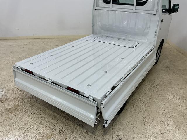 ハイゼットトラック スタンダード　ワンオーナー　４ＷＤ　ＣＶＴ車　ラジオデッキ　ワンオーナー　切替式４ＷＤ　ＣＶＴ車　ラジオデッキ　コーナーセンサー　３方開　オートライト　スペアキー　横滑り防止装置　アイドリングストップ　スマートアシスト　１２Ｖ電源ソケット　マニュアルエアコン（10枚目）