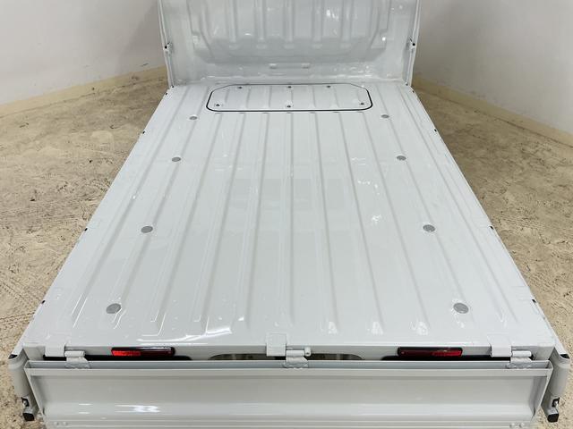 ハイゼットトラック スタンダード　ワンオーナー　４ＷＤ　ＣＶＴ車　ラジオデッキ　ワンオーナー　切替式４ＷＤ　ＣＶＴ車　ラジオデッキ　コーナーセンサー　３方開　オートライト　スペアキー　横滑り防止装置　アイドリングストップ　スマートアシスト　１２Ｖ電源ソケット　マニュアルエアコン（11枚目）