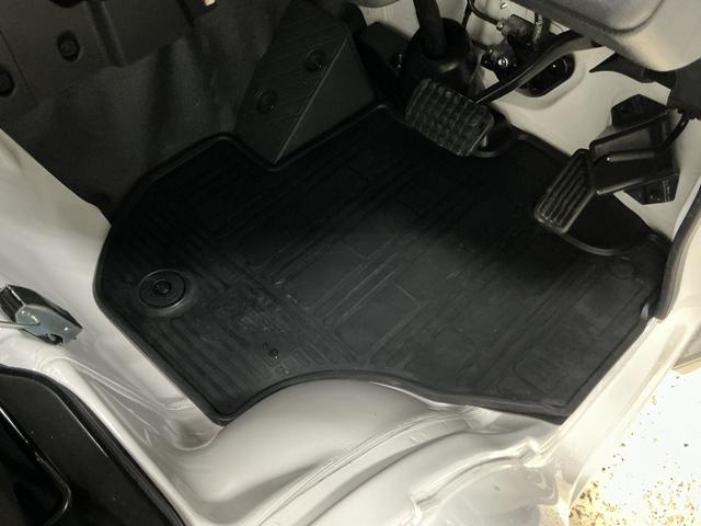 ハイゼットトラック スタンダード　ワンオーナー　４ＷＤ　ＣＶＴ車　ラジオデッキ　ワンオーナー　切替式４ＷＤ　ＣＶＴ車　ラジオデッキ　コーナーセンサー　３方開　オートライト　スペアキー　横滑り防止装置　アイドリングストップ　スマートアシスト　１２Ｖ電源ソケット　マニュアルエアコン（31枚目）