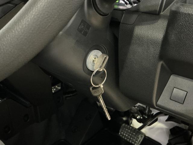 ハイゼットトラック スタンダード　ワンオーナー　４ＷＤ　ＣＶＴ車　ラジオデッキ　ワンオーナー　切替式４ＷＤ　ＣＶＴ車　ラジオデッキ　コーナーセンサー　３方開　オートライト　スペアキー　横滑り防止装置　アイドリングストップ　スマートアシスト　１２Ｖ電源ソケット　マニュアルエアコン（35枚目）