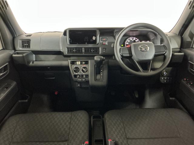 ハイゼットカーゴ クルーズ ワンオーナー 切替式4WD コーナーセンサー ワンオーナー 切替式4WD コーナーセンサー オートマチックハイビーム オートライト プッシュスタート スマートキー キーレスエントリー 横滑り防止装置 アイドリングストップ 12V電源ソケット(2枚目)