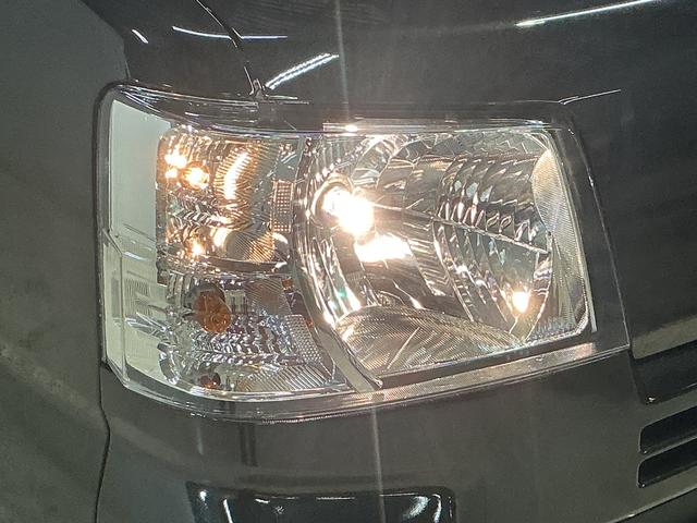 ハイゼットカーゴ クルーズ ワンオーナー 切替式4WD コーナーセンサー ワンオーナー 切替式4WD コーナーセンサー オートマチックハイビーム オートライト プッシュスタート スマートキー キーレスエントリー 横滑り防止装置 アイドリングストップ 12V電源ソケット(6枚目)