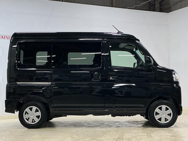 ハイゼットカーゴ クルーズ ワンオーナー 切替式4WD コーナーセンサー ワンオーナー 切替式4WD コーナーセンサー オートマチックハイビーム オートライト プッシュスタート スマートキー キーレスエントリー 横滑り防止装置 アイドリングストップ 12V電源ソケット(9枚目)