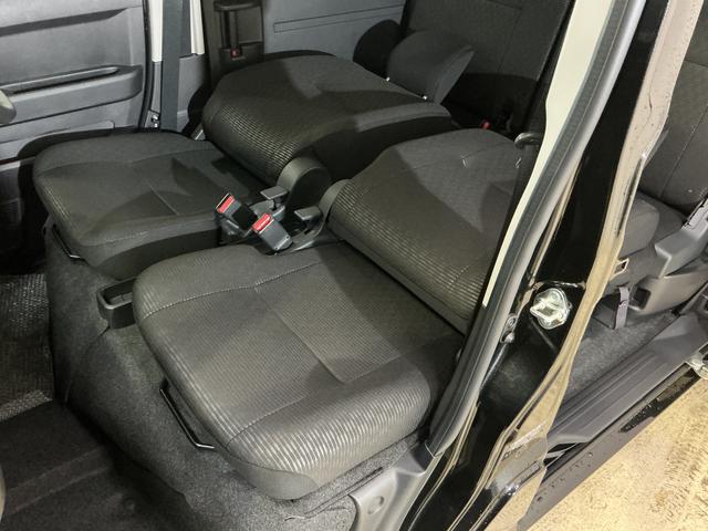 ハイゼットカーゴ クルーズ ワンオーナー 切替式4WD コーナーセンサー ワンオーナー 切替式4WD コーナーセンサー オートマチックハイビーム オートライト プッシュスタート スマートキー キーレスエントリー 横滑り防止装置 アイドリングストップ 12V電源ソケット(18枚目)