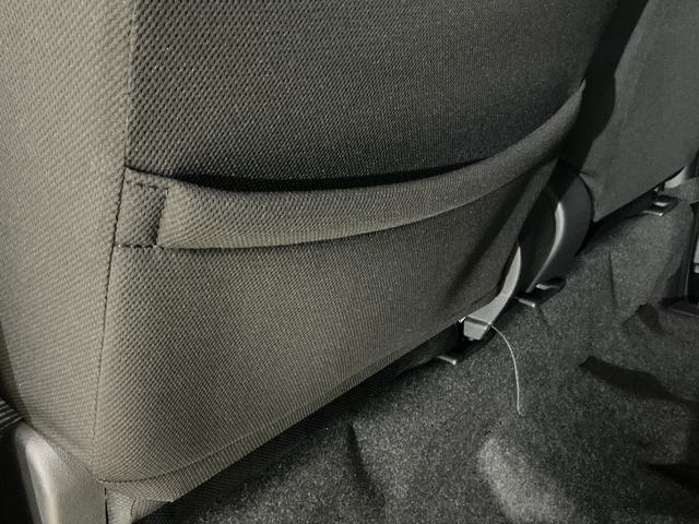 ハイゼットカーゴ クルーズ ワンオーナー 切替式4WD コーナーセンサー ワンオーナー 切替式4WD コーナーセンサー オートマチックハイビーム オートライト プッシュスタート スマートキー キーレスエントリー 横滑り防止装置 アイドリングストップ 12V電源ソケット(22枚目)