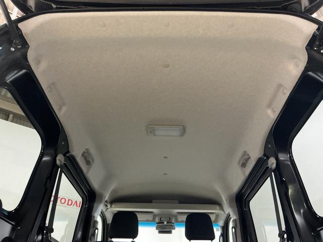 ハイゼットカーゴ クルーズ ワンオーナー 切替式4WD コーナーセンサー ワンオーナー 切替式4WD コーナーセンサー オートマチックハイビーム オートライト プッシュスタート スマートキー キーレスエントリー 横滑り防止装置 アイドリングストップ 12V電源ソケット(29枚目)