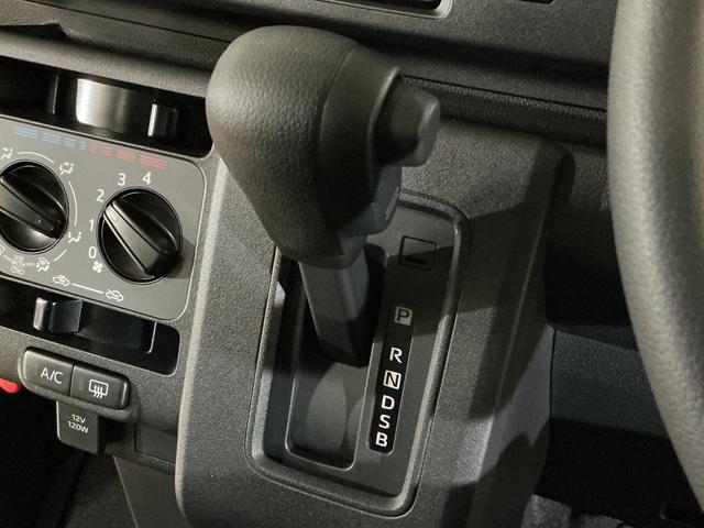 ハイゼットカーゴ クルーズ ワンオーナー 切替式4WD コーナーセンサー ワンオーナー 切替式4WD コーナーセンサー オートマチックハイビーム オートライト プッシュスタート スマートキー キーレスエントリー 横滑り防止装置 アイドリングストップ 12V電源ソケット(42枚目)