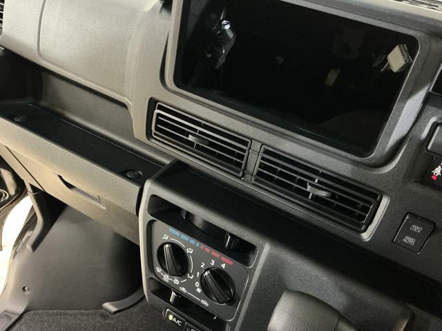 ハイゼットカーゴ クルーズ ワンオーナー 切替式4WD コーナーセンサー ワンオーナー 切替式4WD コーナーセンサー オートマチックハイビーム オートライト プッシュスタート スマートキー キーレスエントリー 横滑り防止装置 アイドリングストップ 12V電源ソケット(49枚目)