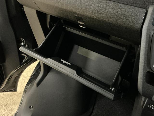 ハイゼットカーゴ クルーズ ワンオーナー 切替式4WD コーナーセンサー ワンオーナー 切替式4WD コーナーセンサー オートマチックハイビーム オートライト プッシュスタート スマートキー キーレスエントリー 横滑り防止装置 アイドリングストップ 12V電源ソケット(51枚目)