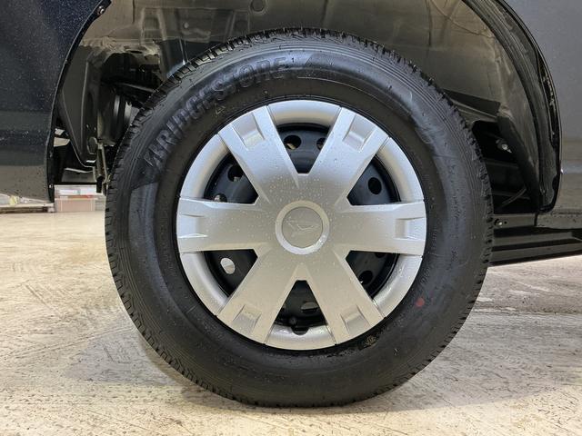 ハイゼットカーゴ クルーズ ワンオーナー 切替式4WD コーナーセンサー ワンオーナー 切替式4WD コーナーセンサー オートマチックハイビーム オートライト プッシュスタート スマートキー キーレスエントリー 横滑り防止装置 アイドリングストップ 12V電源ソケット(55枚目)