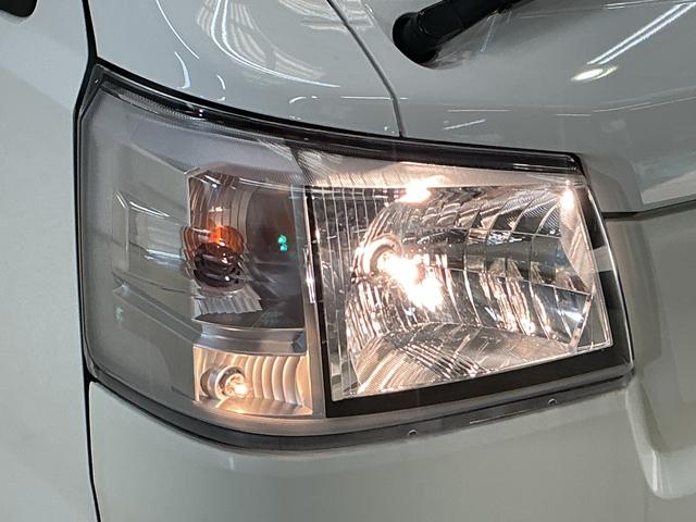 ハイゼットトラック スタンダード　４ＷＤ　ＣＶＴ　ラジオデッキ　コーナーセンサー　４ＷＤ　ＣＶＴ車　ラジオデッキ　前後コーナーセンサー　３方開　オートマチックハイビーム　衝突軽減ブレーキ　１２Ｖ電源ソケット　横滑り防止装置　アイドリングストップ　オートライト　スペアキー（8枚目）