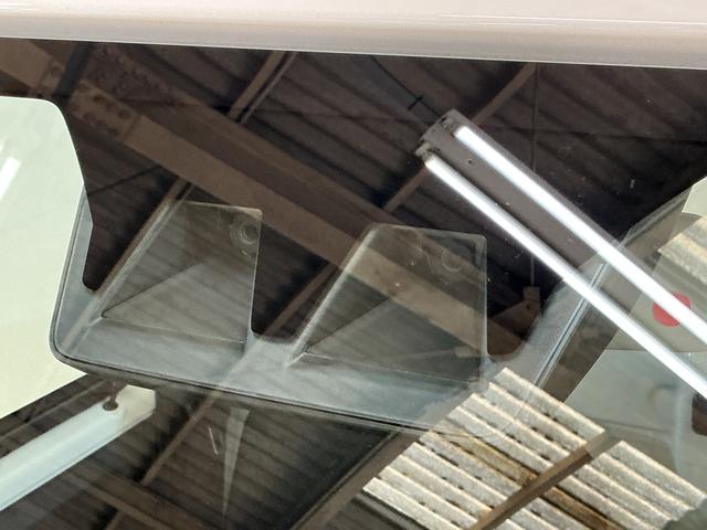 ハイゼットトラック スタンダード　４ＷＤ　ＣＶＴ　ラジオデッキ　コーナーセンサー　４ＷＤ　ＣＶＴ車　ラジオデッキ　前後コーナーセンサー　３方開　オートマチックハイビーム　衝突軽減ブレーキ　１２Ｖ電源ソケット　横滑り防止装置　アイドリングストップ　オートライト　スペアキー（9枚目）