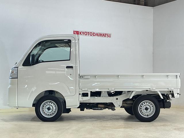 ハイゼットトラック スタンダード　４ＷＤ　ＣＶＴ　ラジオデッキ　コーナーセンサー　４ＷＤ　ＣＶＴ車　ラジオデッキ　前後コーナーセンサー　３方開　オートマチックハイビーム　衝突軽減ブレーキ　１２Ｖ電源ソケット　横滑り防止装置　アイドリングストップ　オートライト　スペアキー（10枚目）