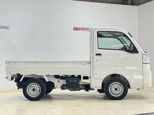 ハイゼットトラック スタンダード　４ＷＤ　ＣＶＴ　ラジオデッキ　コーナーセンサー　４ＷＤ　ＣＶＴ車　ラジオデッキ　前後コーナーセンサー　３方開　オートマチックハイビーム　衝突軽減ブレーキ　１２Ｖ電源ソケット　横滑り防止装置　アイドリングストップ　オートライト　スペアキー（11枚目）