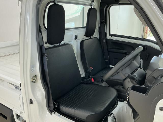 ハイゼットトラック スタンダード　４ＷＤ　ＣＶＴ　ラジオデッキ　コーナーセンサー　４ＷＤ　ＣＶＴ車　ラジオデッキ　前後コーナーセンサー　３方開　オートマチックハイビーム　衝突軽減ブレーキ　１２Ｖ電源ソケット　横滑り防止装置　アイドリングストップ　オートライト　スペアキー（19枚目）