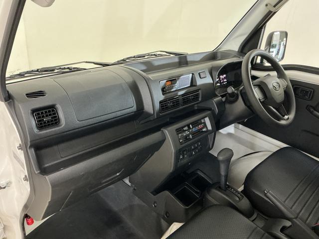 ハイゼットトラック スタンダード　４ＷＤ　ＣＶＴ　ラジオデッキ　コーナーセンサー　４ＷＤ　ＣＶＴ車　ラジオデッキ　前後コーナーセンサー　３方開　オートマチックハイビーム　衝突軽減ブレーキ　１２Ｖ電源ソケット　横滑り防止装置　アイドリングストップ　オートライト　スペアキー（22枚目）