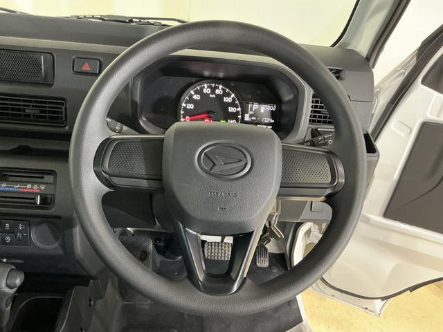 ハイゼットトラック スタンダード　４ＷＤ　ＣＶＴ　ラジオデッキ　コーナーセンサー　４ＷＤ　ＣＶＴ車　ラジオデッキ　前後コーナーセンサー　３方開　オートマチックハイビーム　衝突軽減ブレーキ　１２Ｖ電源ソケット　横滑り防止装置　アイドリングストップ　オートライト　スペアキー（23枚目）