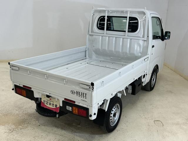 ハイゼットトラック スタンダード　４ＷＤ　ＣＶＴ　ラジオデッキ　コーナーセンサー　４ＷＤ　ＣＶＴ車　ラジオデッキ　前後コーナーセンサー　３方開　オートマチックハイビーム　衝突軽減ブレーキ　１２Ｖ電源ソケット　横滑り防止装置　アイドリングストップ　オートライト　スペアキー（24枚目）