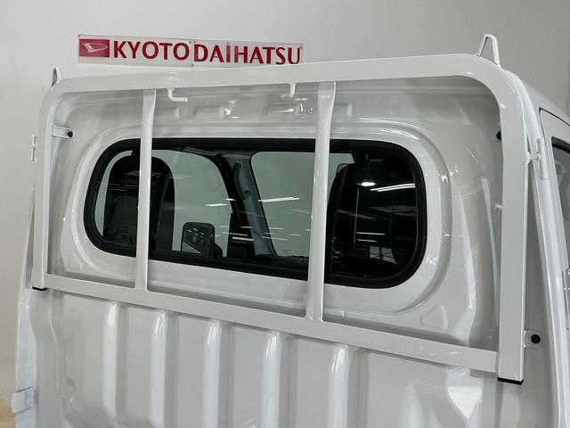 ハイゼットトラック スタンダード　４ＷＤ　ＣＶＴ　ラジオデッキ　コーナーセンサー　４ＷＤ　ＣＶＴ車　ラジオデッキ　前後コーナーセンサー　３方開　オートマチックハイビーム　衝突軽減ブレーキ　１２Ｖ電源ソケット　横滑り防止装置　アイドリングストップ　オートライト　スペアキー（28枚目）