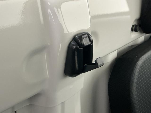 ハイゼットトラック スタンダード　４ＷＤ　ＣＶＴ　ラジオデッキ　コーナーセンサー　４ＷＤ　ＣＶＴ車　ラジオデッキ　前後コーナーセンサー　３方開　オートマチックハイビーム　衝突軽減ブレーキ　１２Ｖ電源ソケット　横滑り防止装置　アイドリングストップ　オートライト　スペアキー（32枚目）