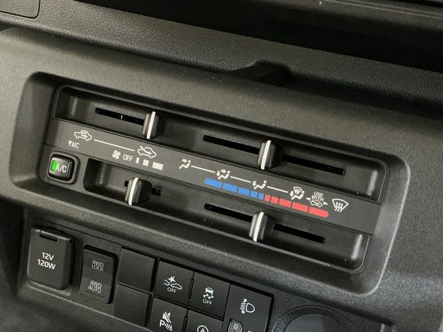 ハイゼットトラック スタンダード　４ＷＤ　ＣＶＴ　ラジオデッキ　コーナーセンサー　４ＷＤ　ＣＶＴ車　ラジオデッキ　前後コーナーセンサー　３方開　オートマチックハイビーム　衝突軽減ブレーキ　１２Ｖ電源ソケット　横滑り防止装置　アイドリングストップ　オートライト　スペアキー（46枚目）