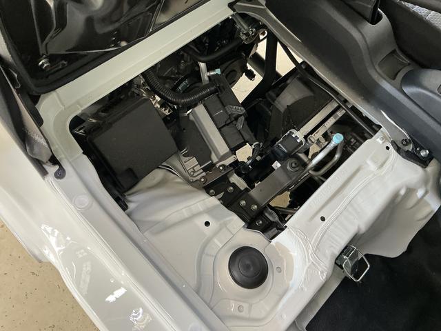 ハイゼットトラック スタンダード　４ＷＤ　ＣＶＴ　ラジオデッキ　コーナーセンサー　４ＷＤ　ＣＶＴ車　ラジオデッキ　前後コーナーセンサー　３方開　オートマチックハイビーム　衝突軽減ブレーキ　１２Ｖ電源ソケット　横滑り防止装置　アイドリングストップ　オートライト　スペアキー（51枚目）