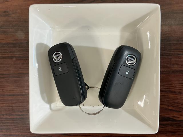 ハイゼットカーゴ クルーズターボ　コーナーセンサー　オートマチックハイビーム　前後コーナーセンサー　オートマチックハイビーム　オートライト　アイドリングストップ　スマートキー　キーレスエントリー　スペアキー有り　プッシュスタート　横滑り防止装置　盗難防止装置　マニュアルエアコン（15枚目）