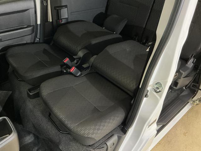 ハイゼットカーゴ クルーズターボ　コーナーセンサー　オートマチックハイビーム　前後コーナーセンサー　オートマチックハイビーム　オートライト　アイドリングストップ　スマートキー　キーレスエントリー　スペアキー有り　プッシュスタート　横滑り防止装置　盗難防止装置　マニュアルエアコン（18枚目）