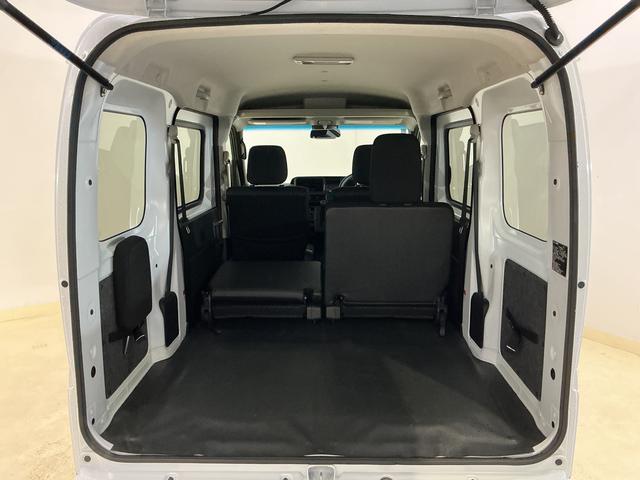 ハイゼットカーゴ クルーズターボ　コーナーセンサー　オートマチックハイビーム　前後コーナーセンサー　オートマチックハイビーム　オートライト　アイドリングストップ　スマートキー　キーレスエントリー　スペアキー有り　プッシュスタート　横滑り防止装置　盗難防止装置　マニュアルエアコン（27枚目）