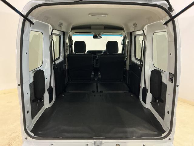 ハイゼットカーゴ クルーズターボ　コーナーセンサー　オートマチックハイビーム　前後コーナーセンサー　オートマチックハイビーム　オートライト　アイドリングストップ　スマートキー　キーレスエントリー　スペアキー有り　プッシュスタート　横滑り防止装置　盗難防止装置　マニュアルエアコン（29枚目）