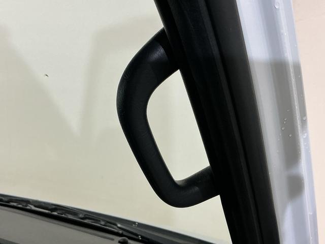 ハイゼットカーゴ クルーズターボ　コーナーセンサー　オートマチックハイビーム　前後コーナーセンサー　オートマチックハイビーム　オートライト　アイドリングストップ　スマートキー　キーレスエントリー　スペアキー有り　プッシュスタート　横滑り防止装置　盗難防止装置　マニュアルエアコン（36枚目）