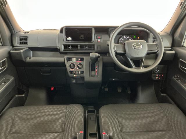 ハイゼットカーゴ デッキバンG CVT車 オートマチックハイビーム スマアシ CVT車 オートマチックハイビーム 両側スライドドア 前後コーナーセンサー スマートアシスト アイドリングストップ 盗難防止装置 横滑り防止装置 プッシュスタート スマートキー 12V電源ソケット(2枚目)