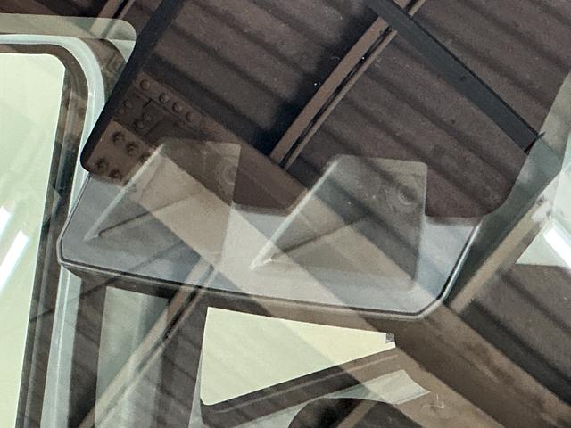 ハイゼットカーゴ デッキバンG CVT車 オートマチックハイビーム スマアシ CVT車 オートマチックハイビーム 両側スライドドア 前後コーナーセンサー スマートアシスト アイドリングストップ 盗難防止装置 横滑り防止装置 プッシュスタート スマートキー 12V電源ソケット(8枚目)