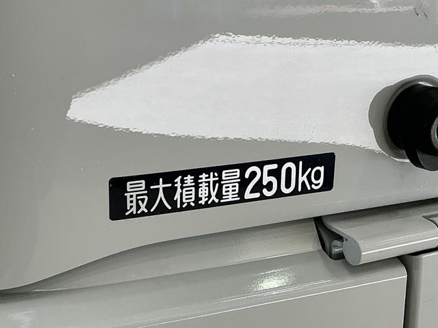 ハイゼットカーゴ デッキバンG CVT車 オートマチックハイビーム スマアシ CVT車 オートマチックハイビーム 両側スライドドア 前後コーナーセンサー スマートアシスト アイドリングストップ 盗難防止装置 横滑り防止装置 プッシュスタート スマートキー 12V電源ソケット(15枚目)